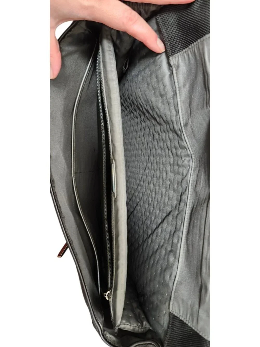 TUMI Black Messenger Bag Trim Laptop Crossbody Business Travel Work Bag